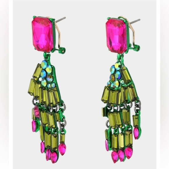 🔹️Betsey Johnson 🔹️ GHOUL FRIENDS SKELETON HAND DROP EARRINGS MULTI - Picture 3 of 4